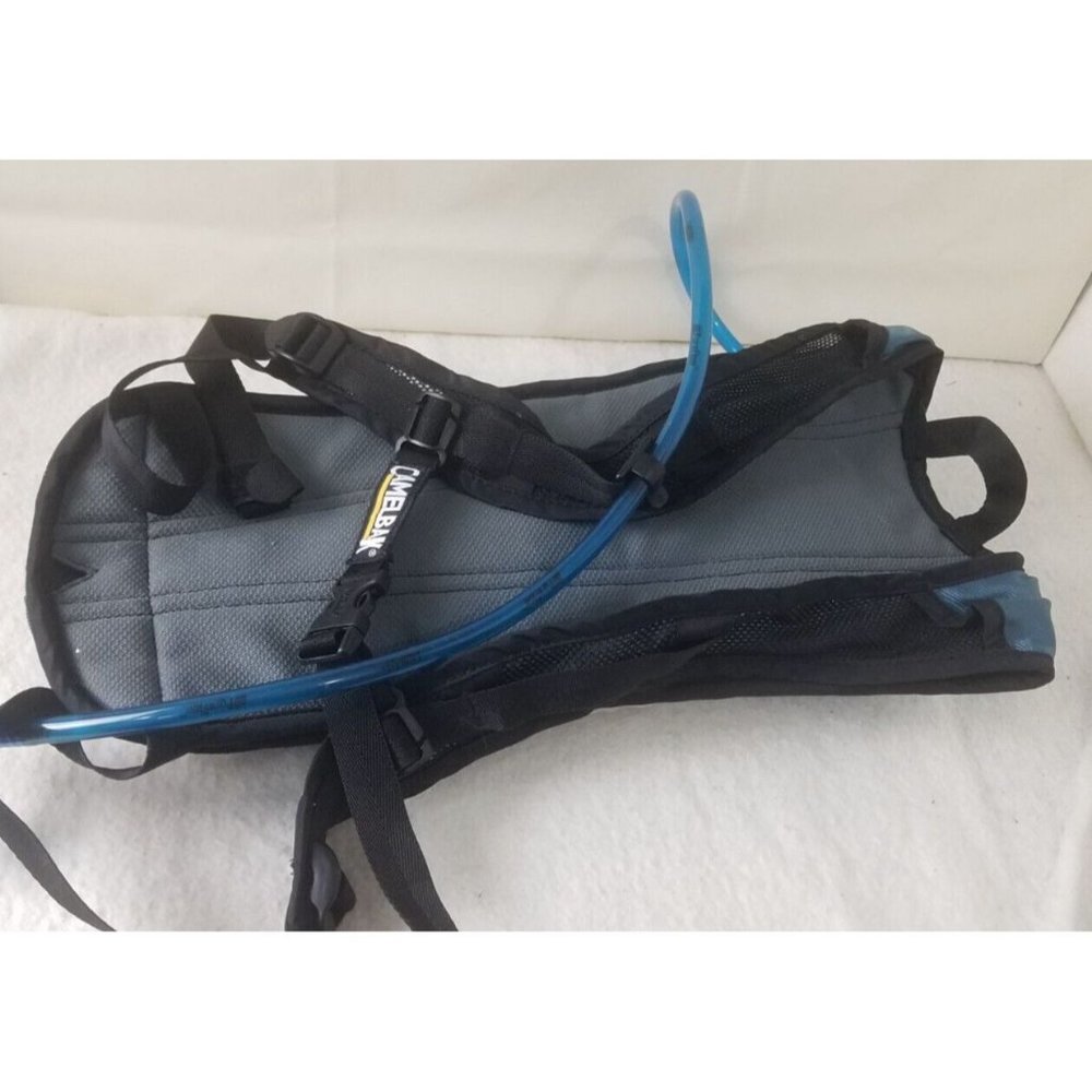 Camelbak Rogue Hydration Pack With Bladder Pocket… - image 4